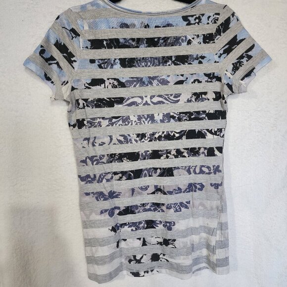 Buckle DAYTRIP Vtg Y2K Top Fairycore Whimsical Goth Tee Size L Gray Blue V-Neck - Picture 5 of 6